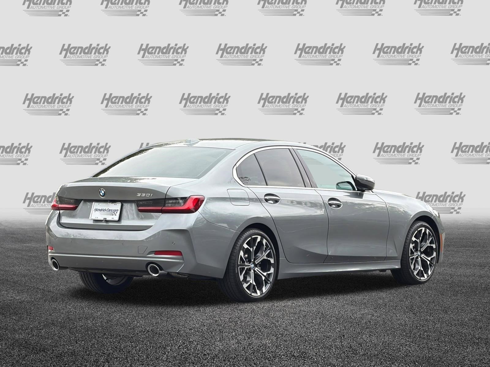 2025 BMW 3 Series 330i photo 4