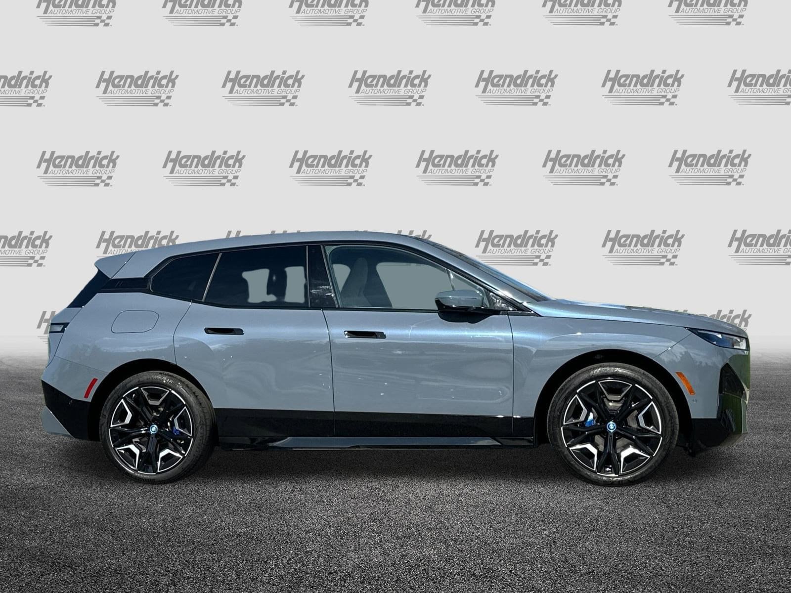 2025 BMW iX xDrive50 photo 2