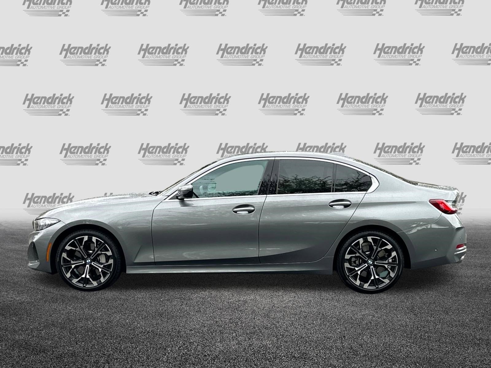 2025 BMW 3 Series 330i photo 3