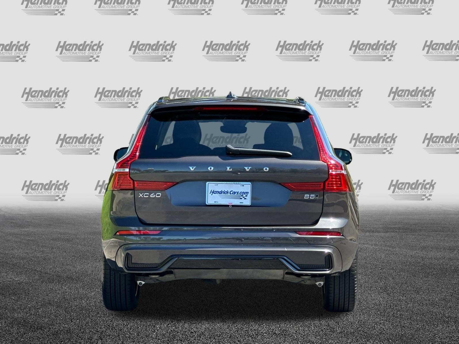 2025 Volvo XC60 Core photo 5