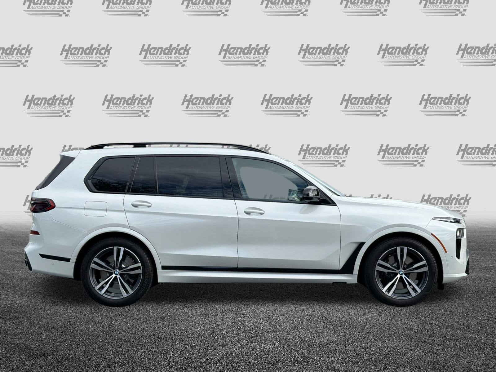 2025 BMW X7 M60i photo 2