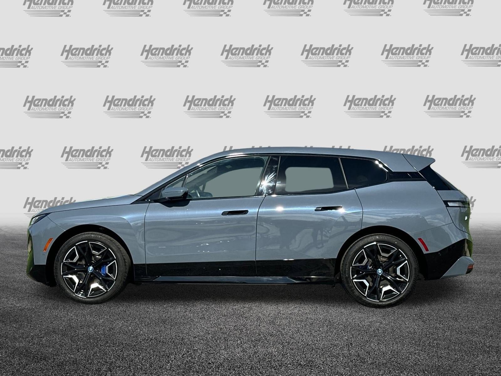 2025 BMW iX xDrive50 photo 3