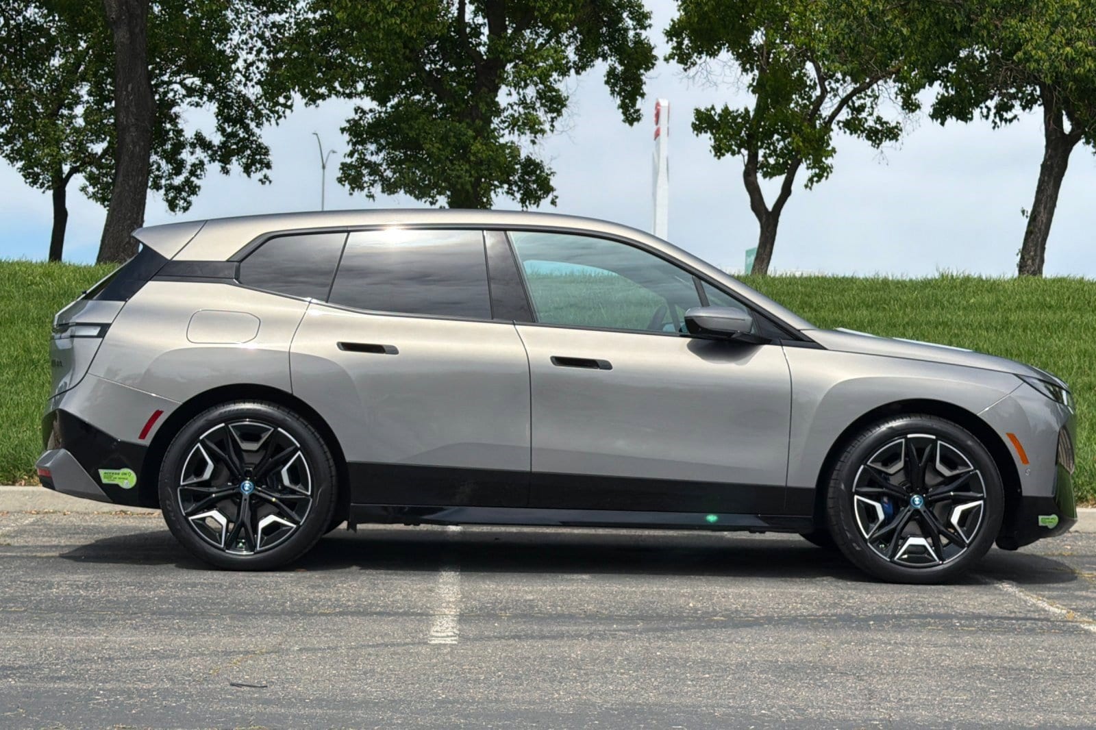 2024 BMW iX M60 photo 2