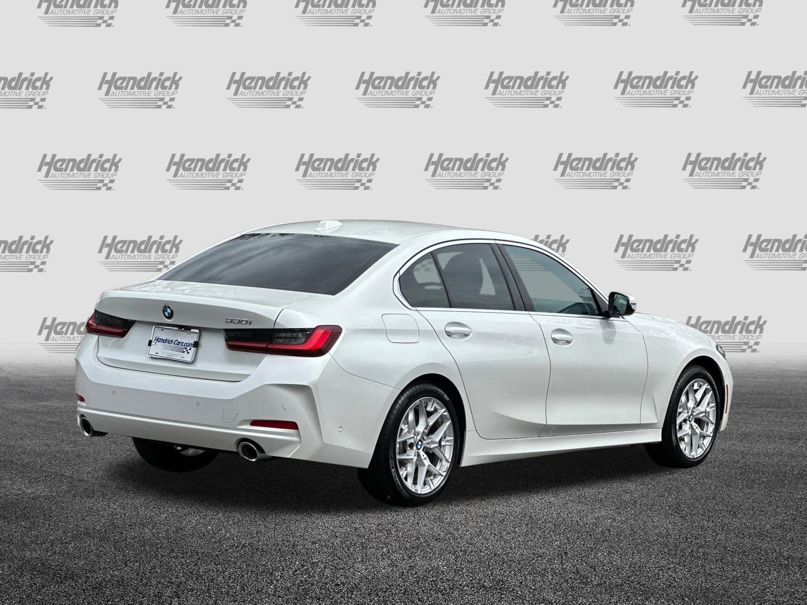 2025 BMW 3 Series 330i photo 4