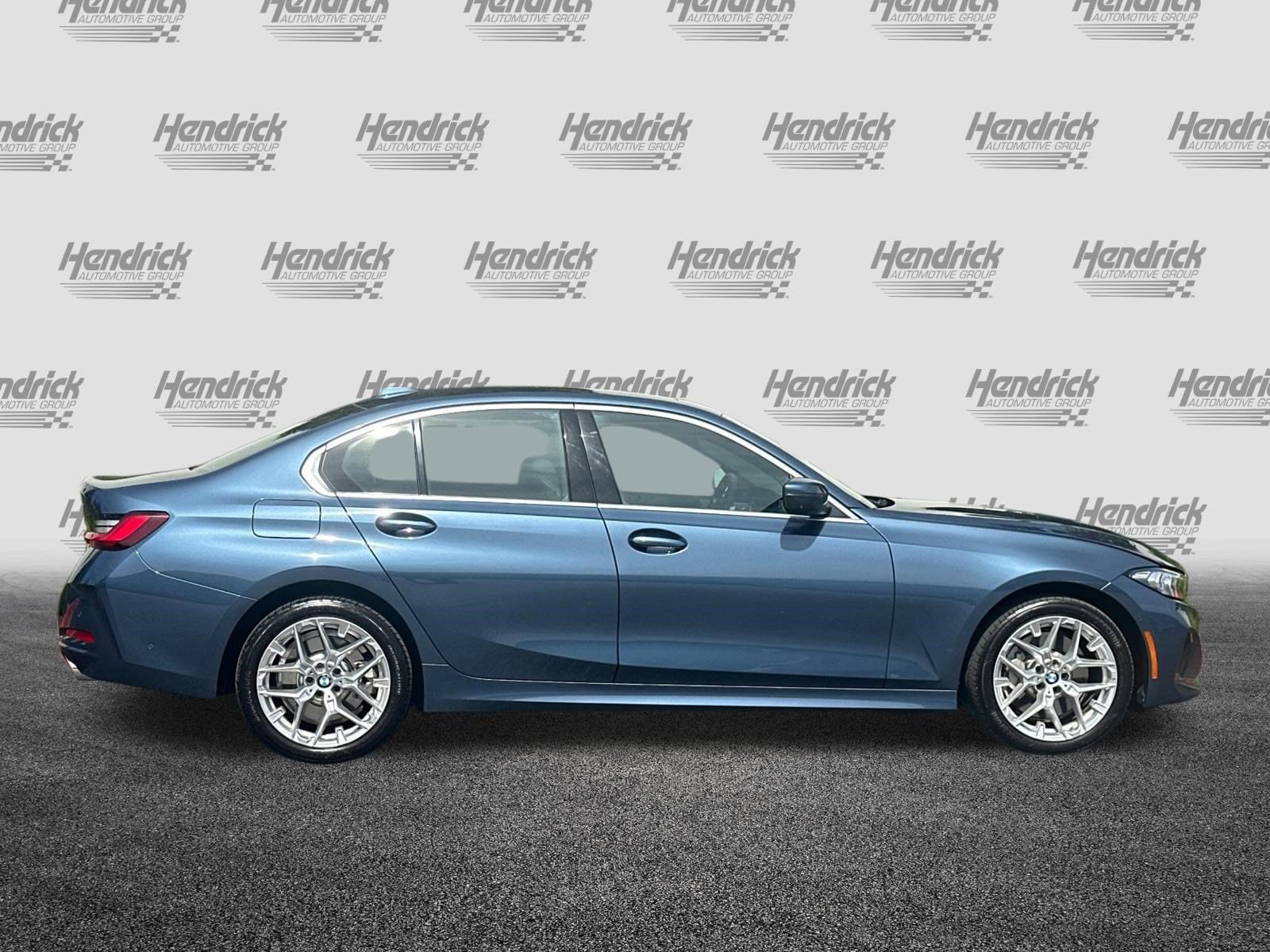 2025 BMW 3 Series 330i xDrive photo 2