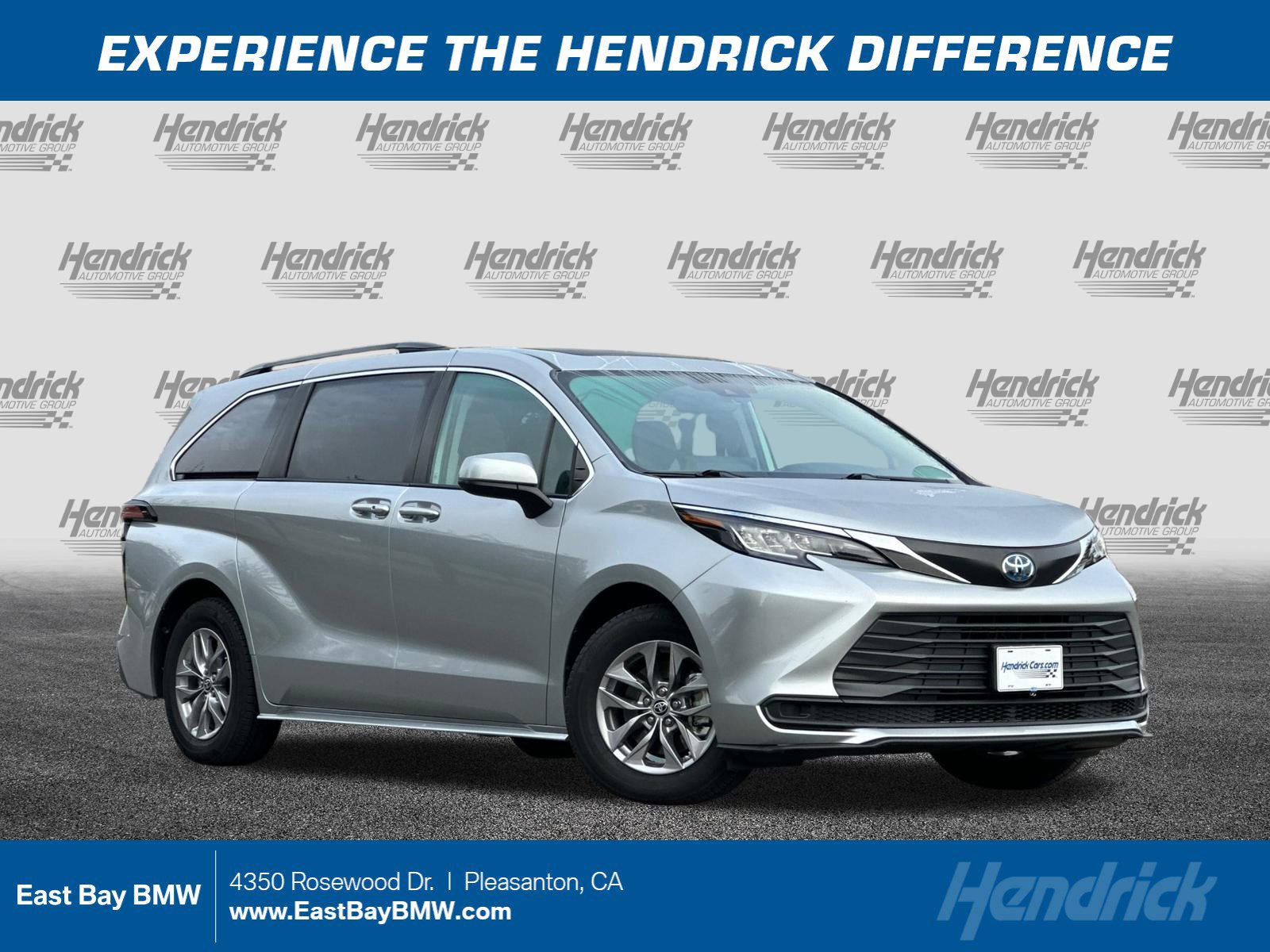 2022 Toyota Sienna LE's photo