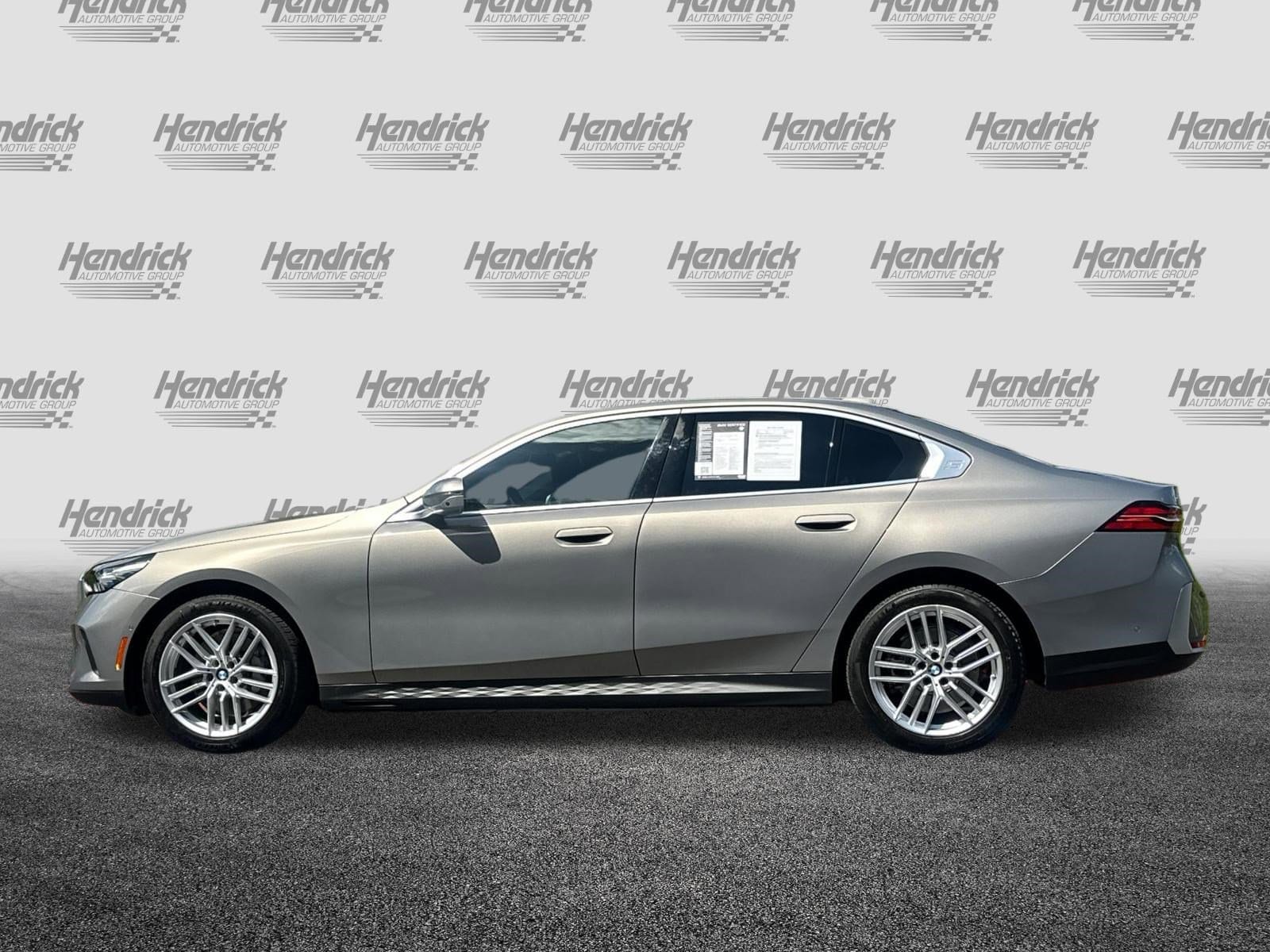 2024 BMW 5 Series 530i photo 3