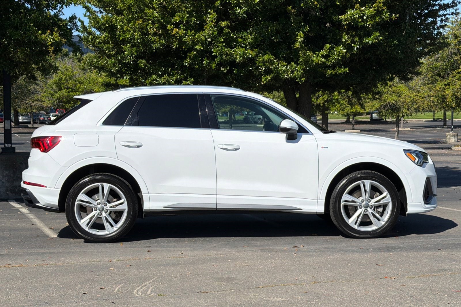 2020 Audi Q3 S line Premium Plus photo 2