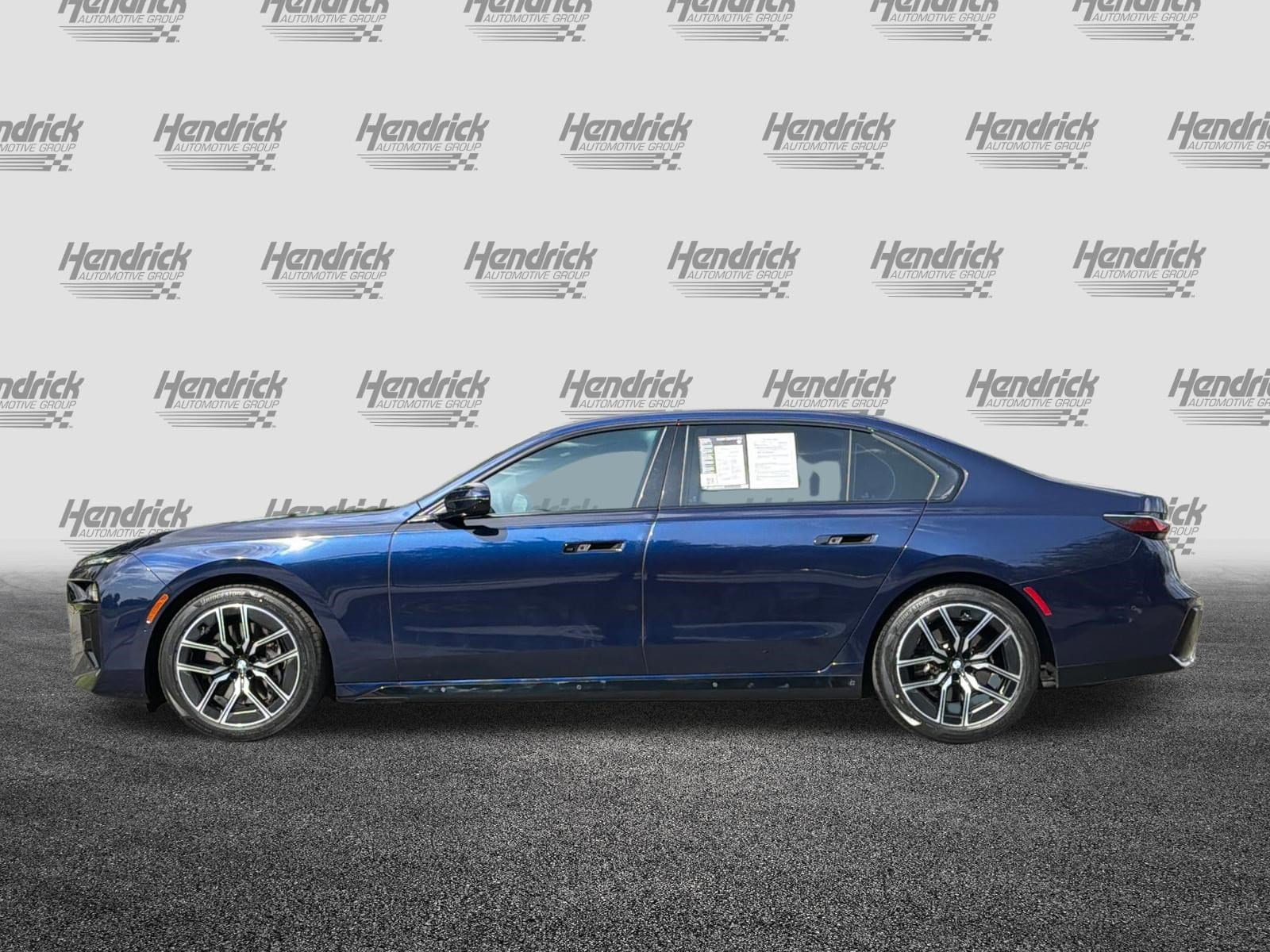 2023 BMW 7 Series 740i photo 3