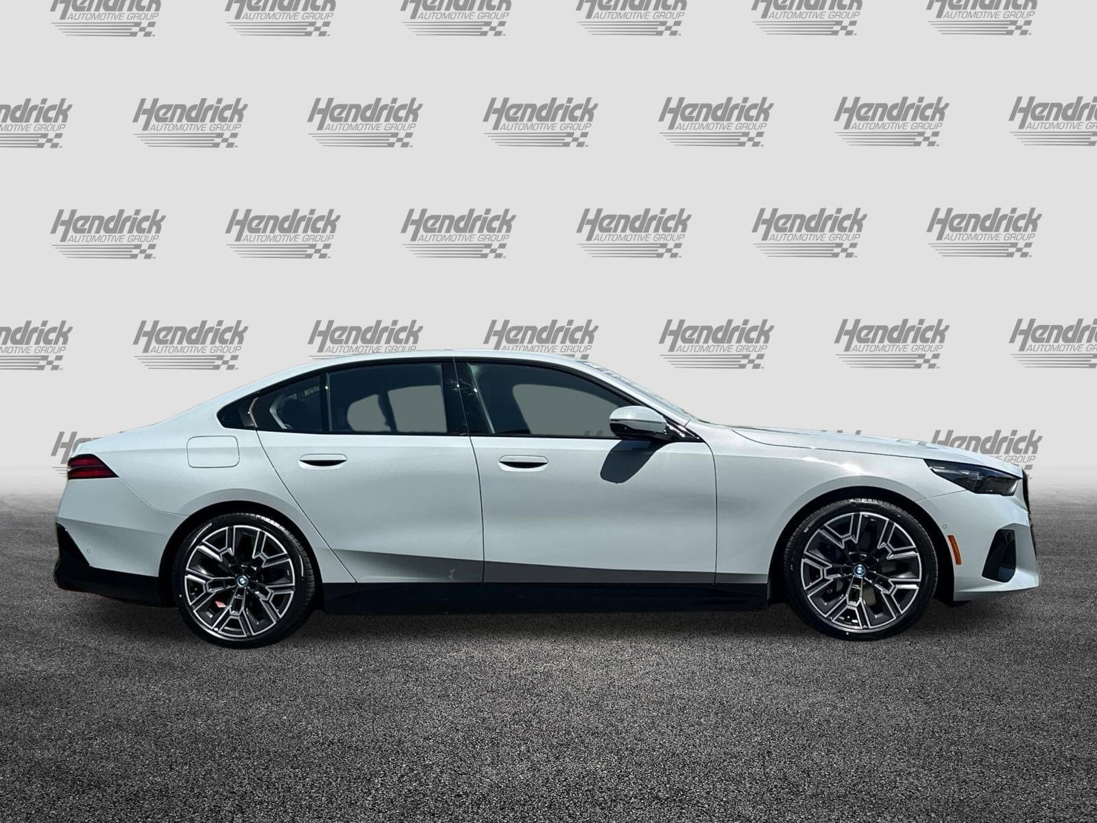 2024 BMW i5 eDrive40 photo 2