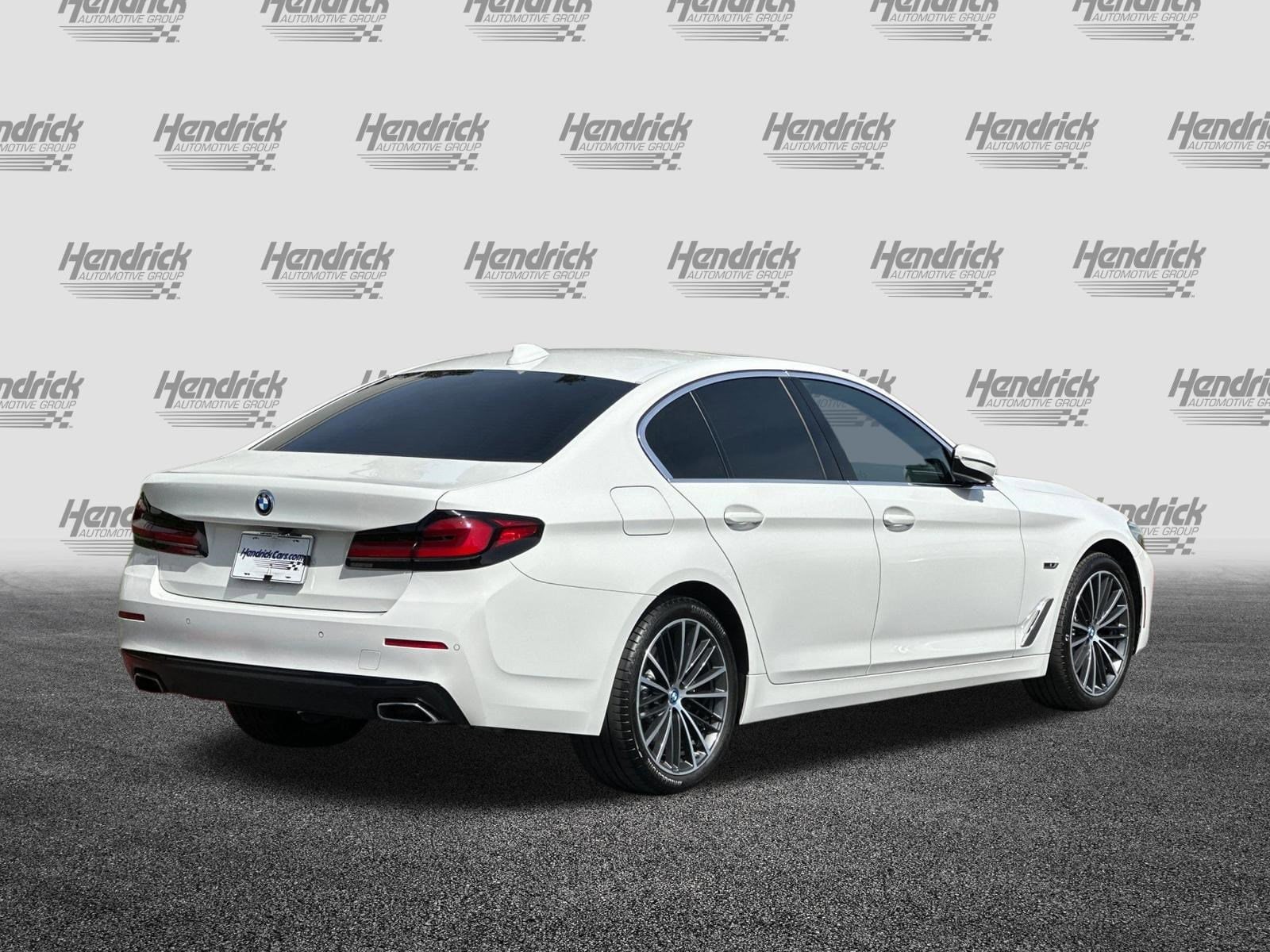 2023 BMW 5 Series 530e photo 4