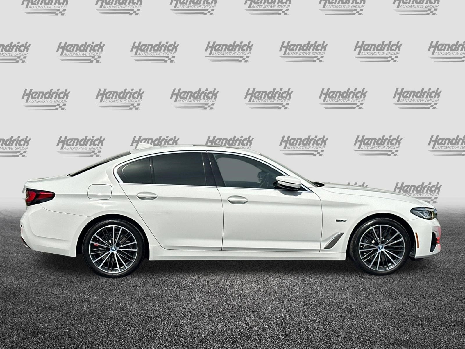 2023 BMW 5 Series 530e photo 2