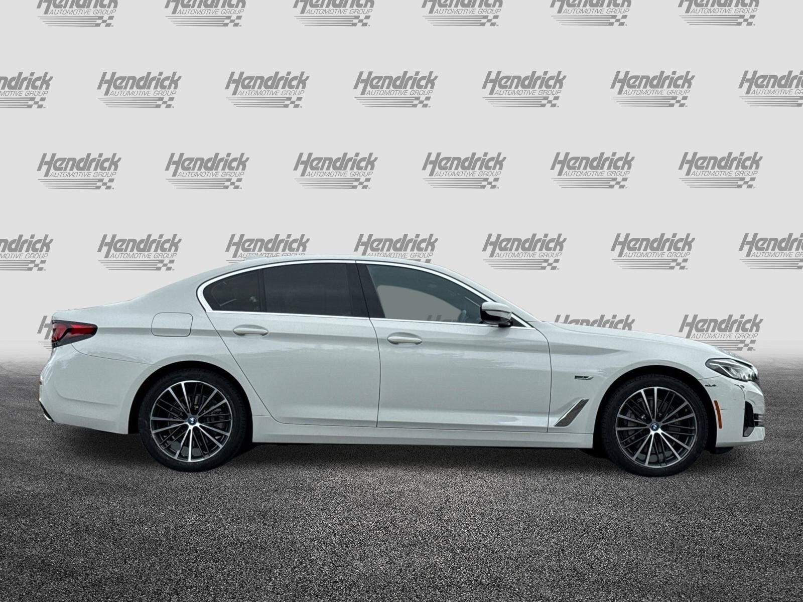 2023 Bmw 530e Sedan photo 2