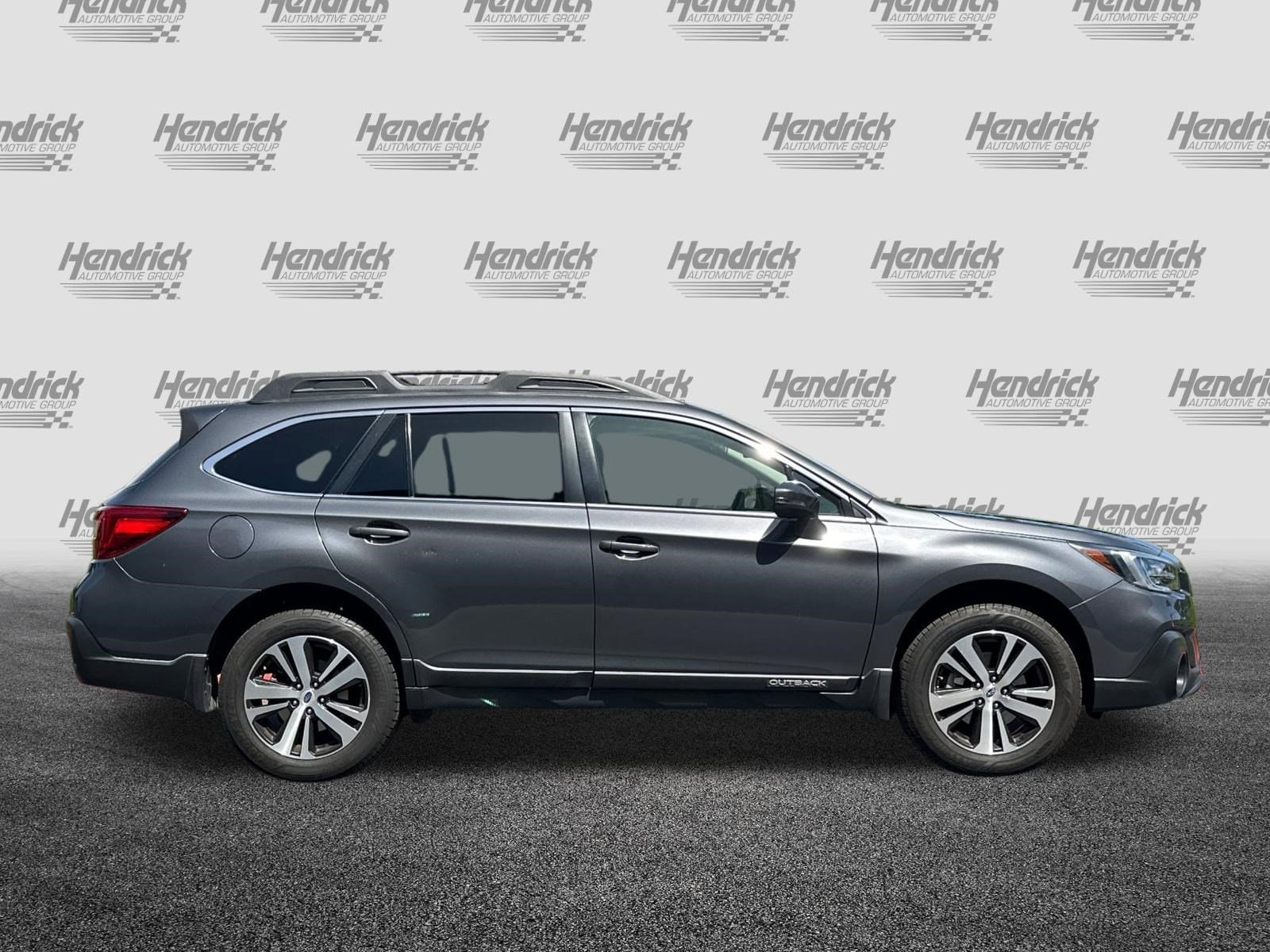 2018 Subaru Outback Limited photo 2