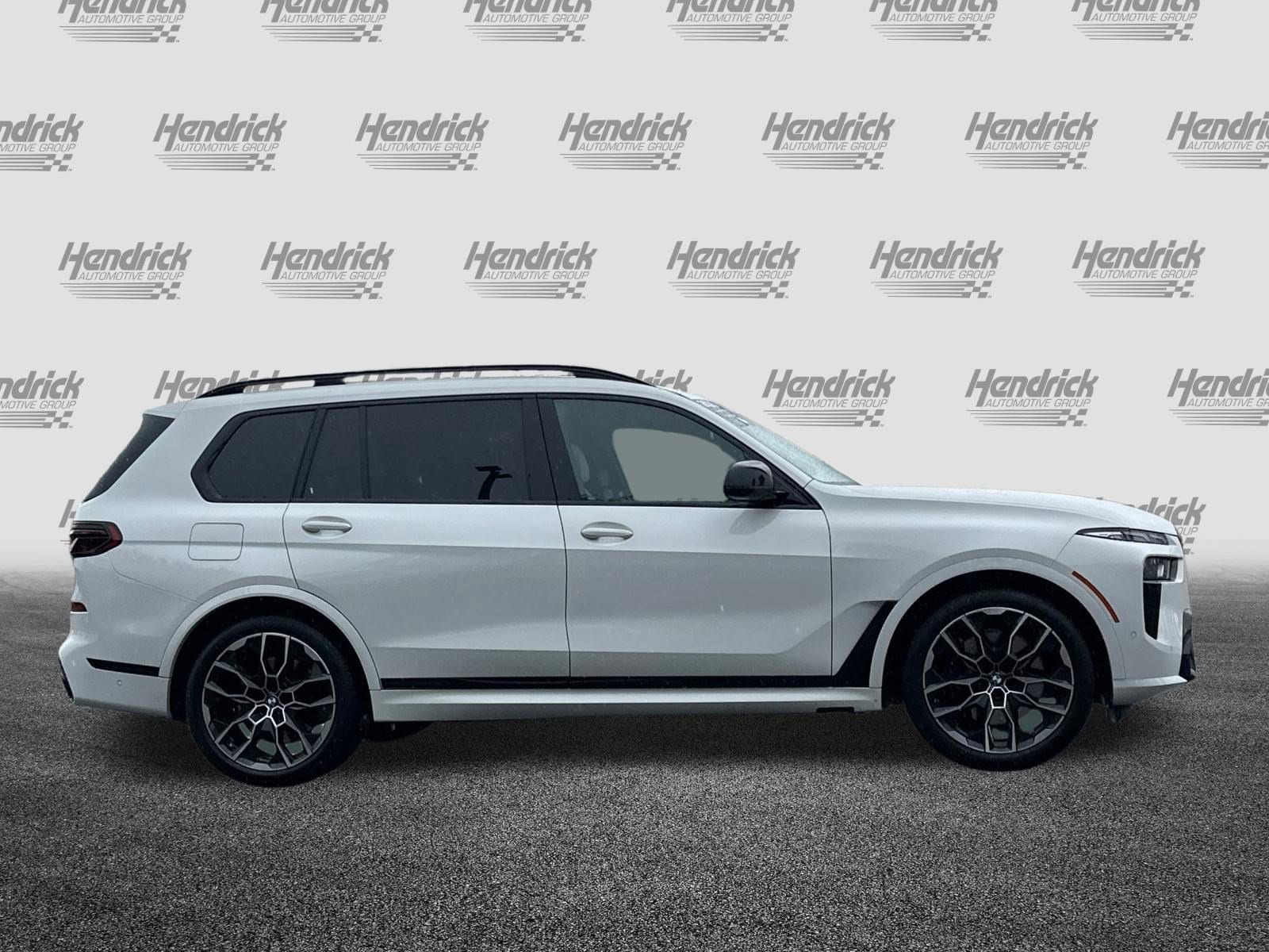 2025 BMW X7 M60i photo 2