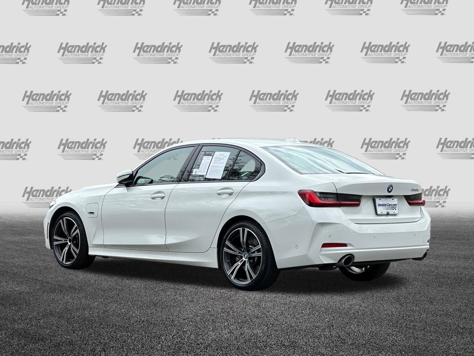 2023 BMW 3 Series 330e photo 6