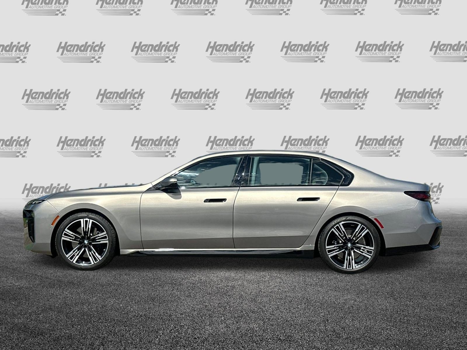 2025 BMW 7 Series 740i photo 3