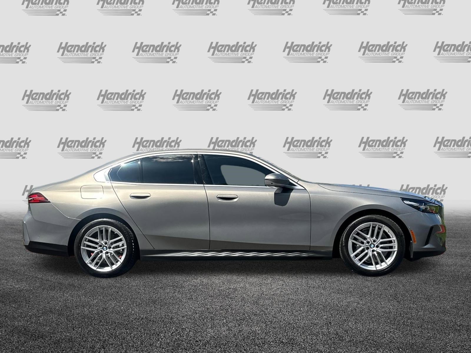 2024 BMW 5 Series 530i photo 2