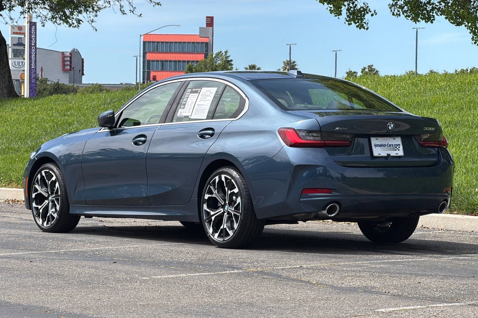 2025 BMW 3 Series 330i xDrive photo 6