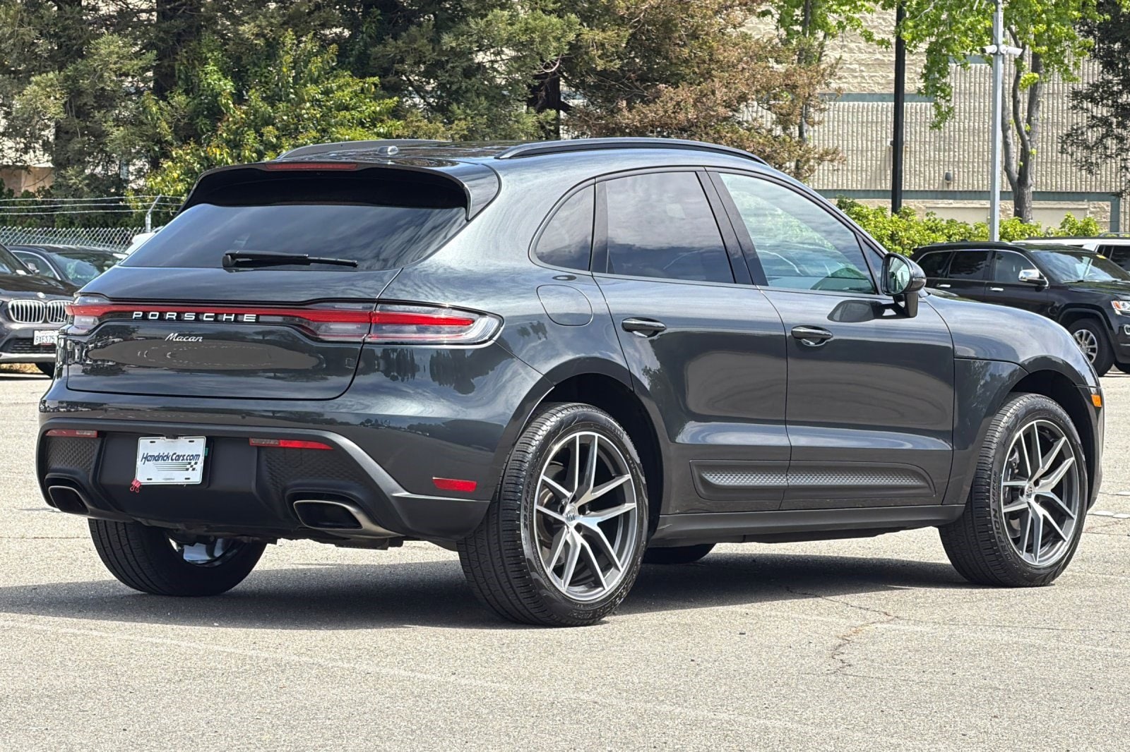 2025 Porsche Macan photo 4