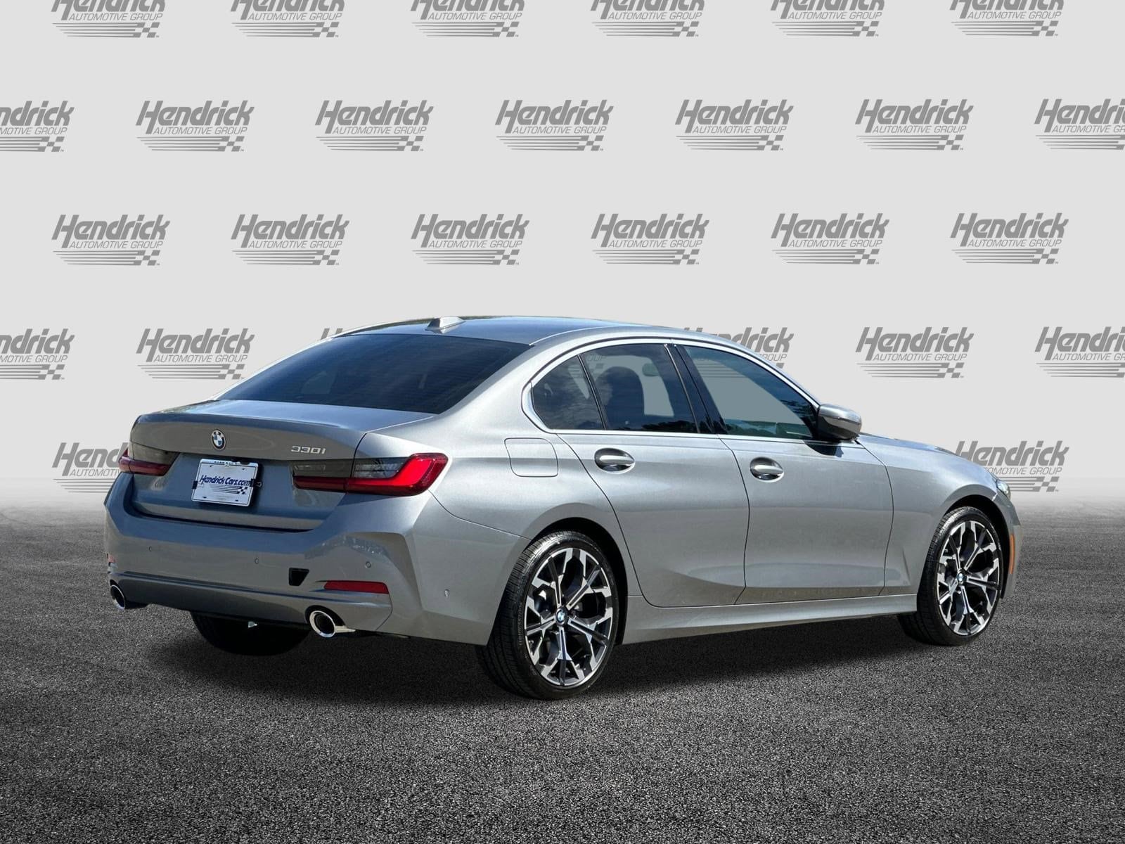 2025 BMW 3 Series 330i photo 4