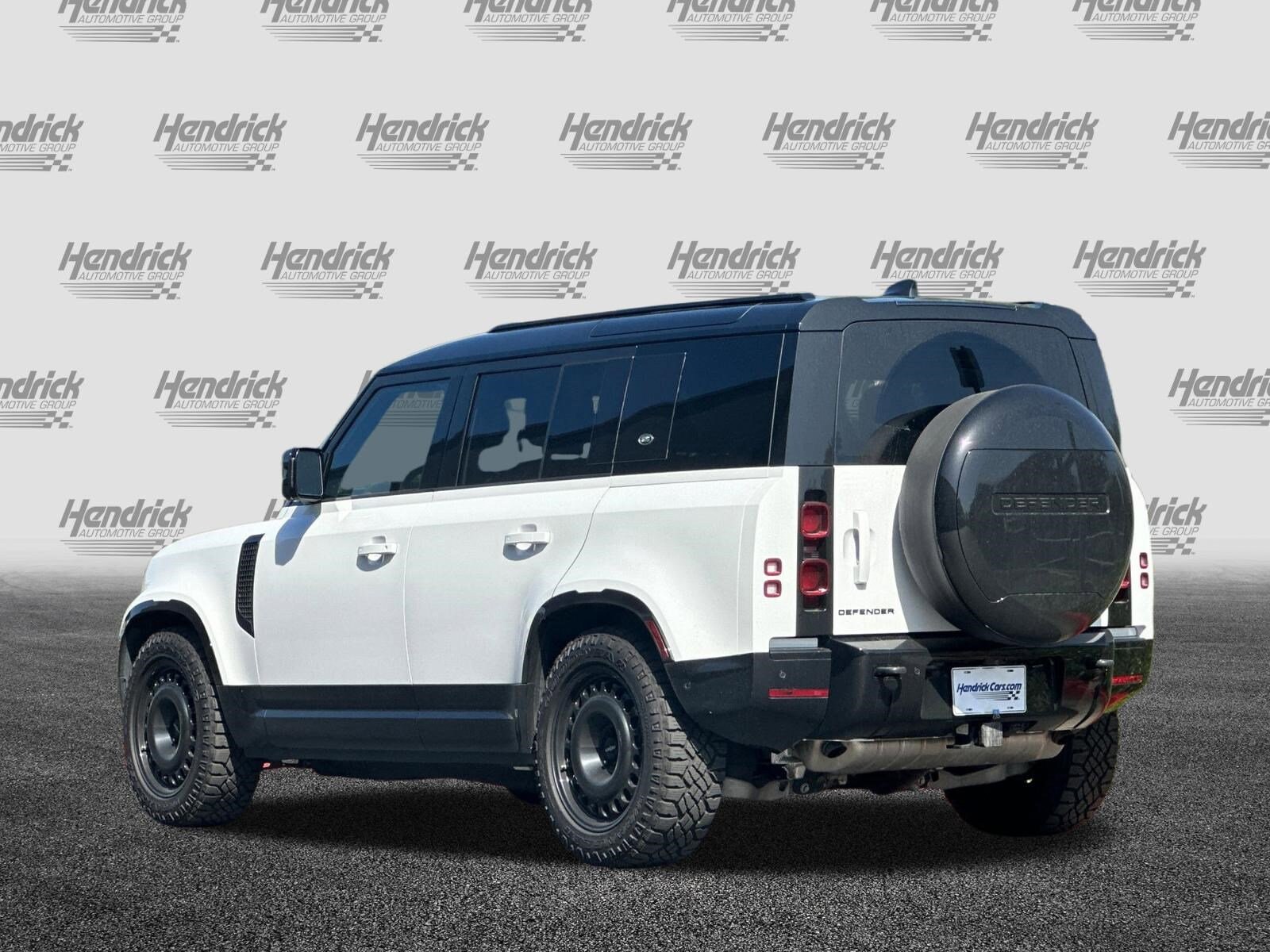 2024 Land Rover Defender 110 X-Dynamic SE photo 6