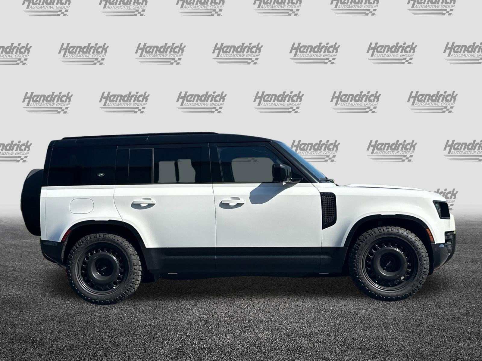 2024 Land Rover Defender 110 X-Dynamic SE photo 2
