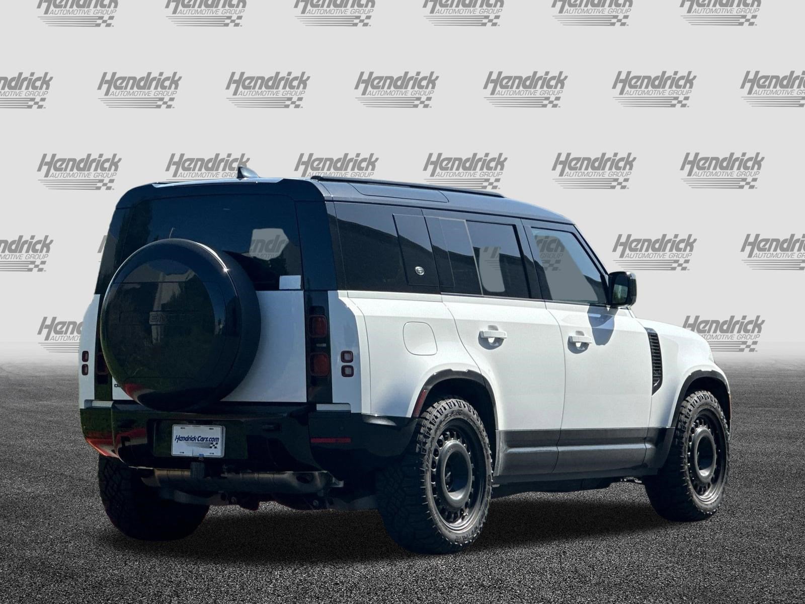 2024 Land Rover Defender 110 X-Dynamic SE photo 4