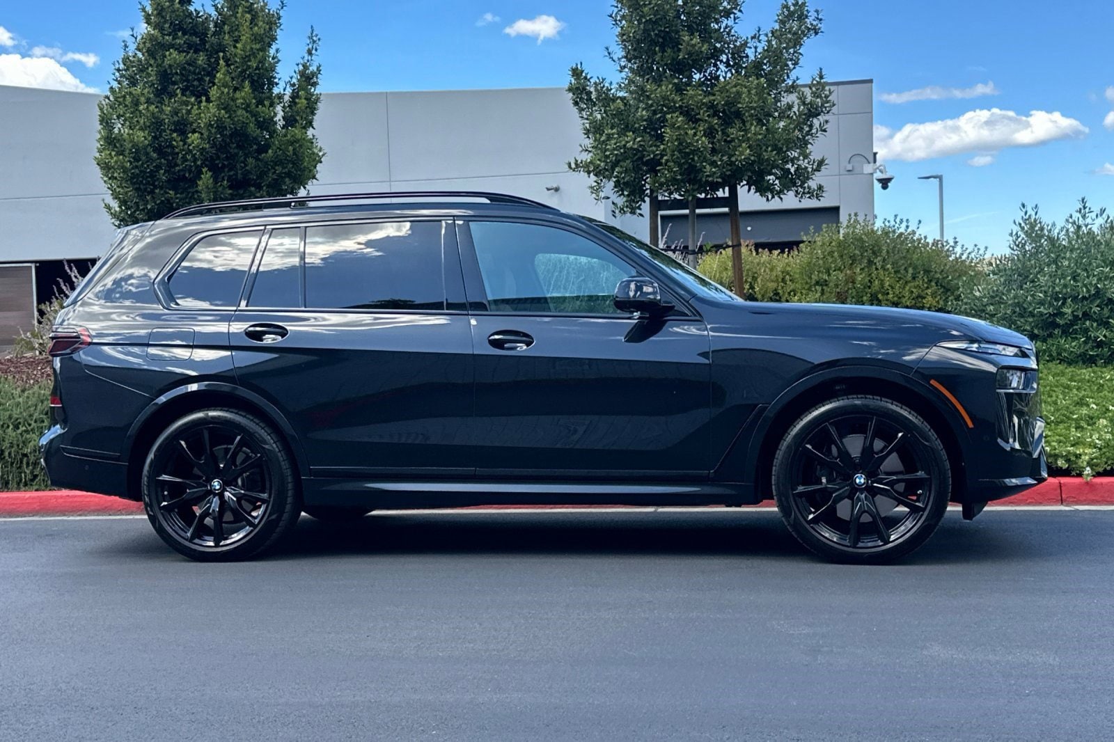 2025 BMW X7 xDrive40i photo 2