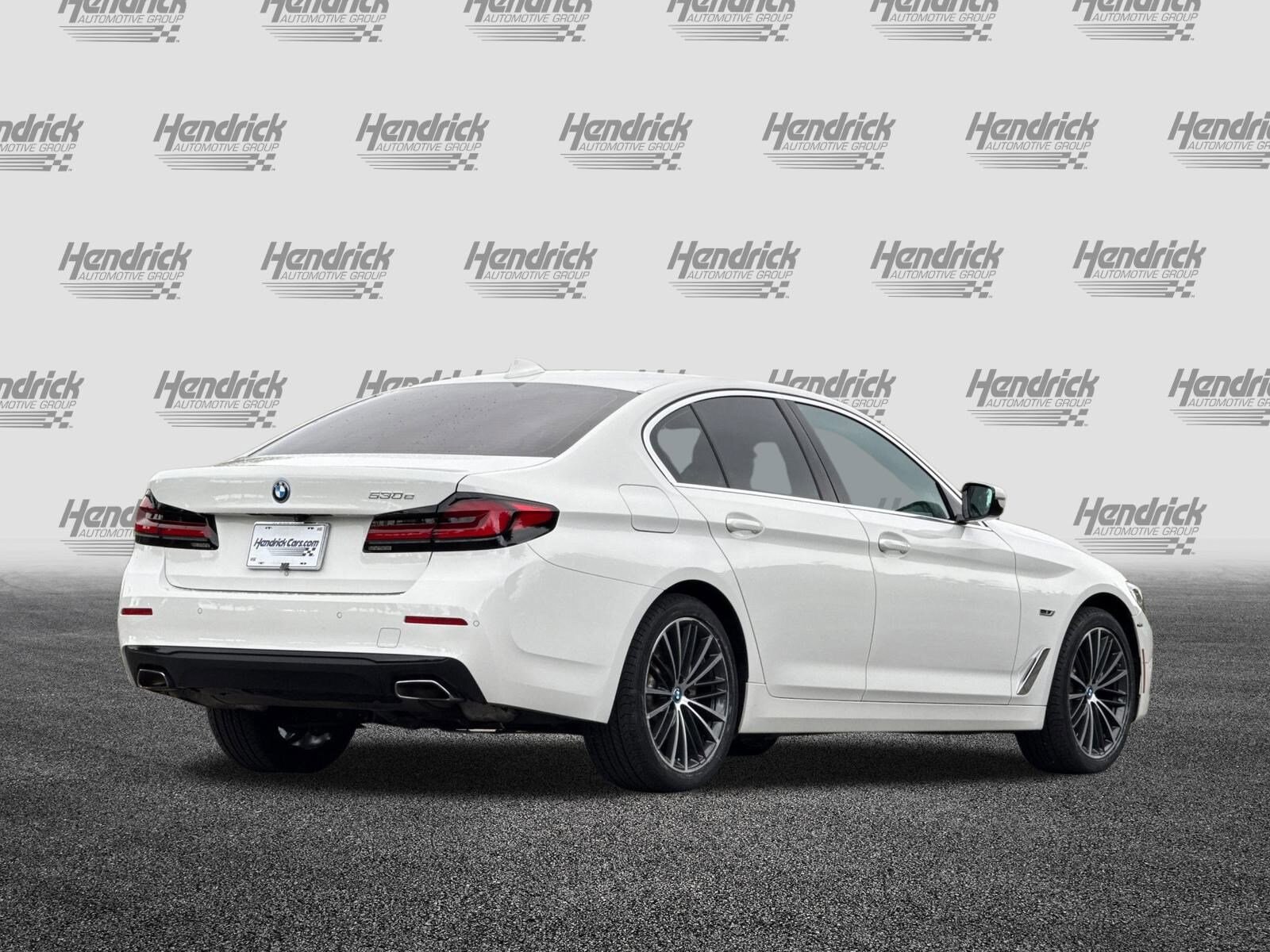 2023 Bmw 530e Sedan photo 3