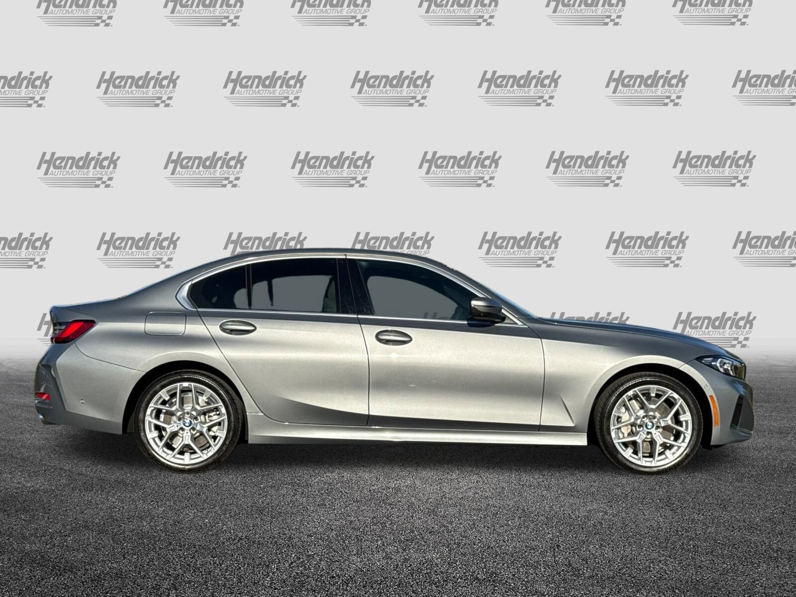 2025 Bmw 330i Sedan photo 2