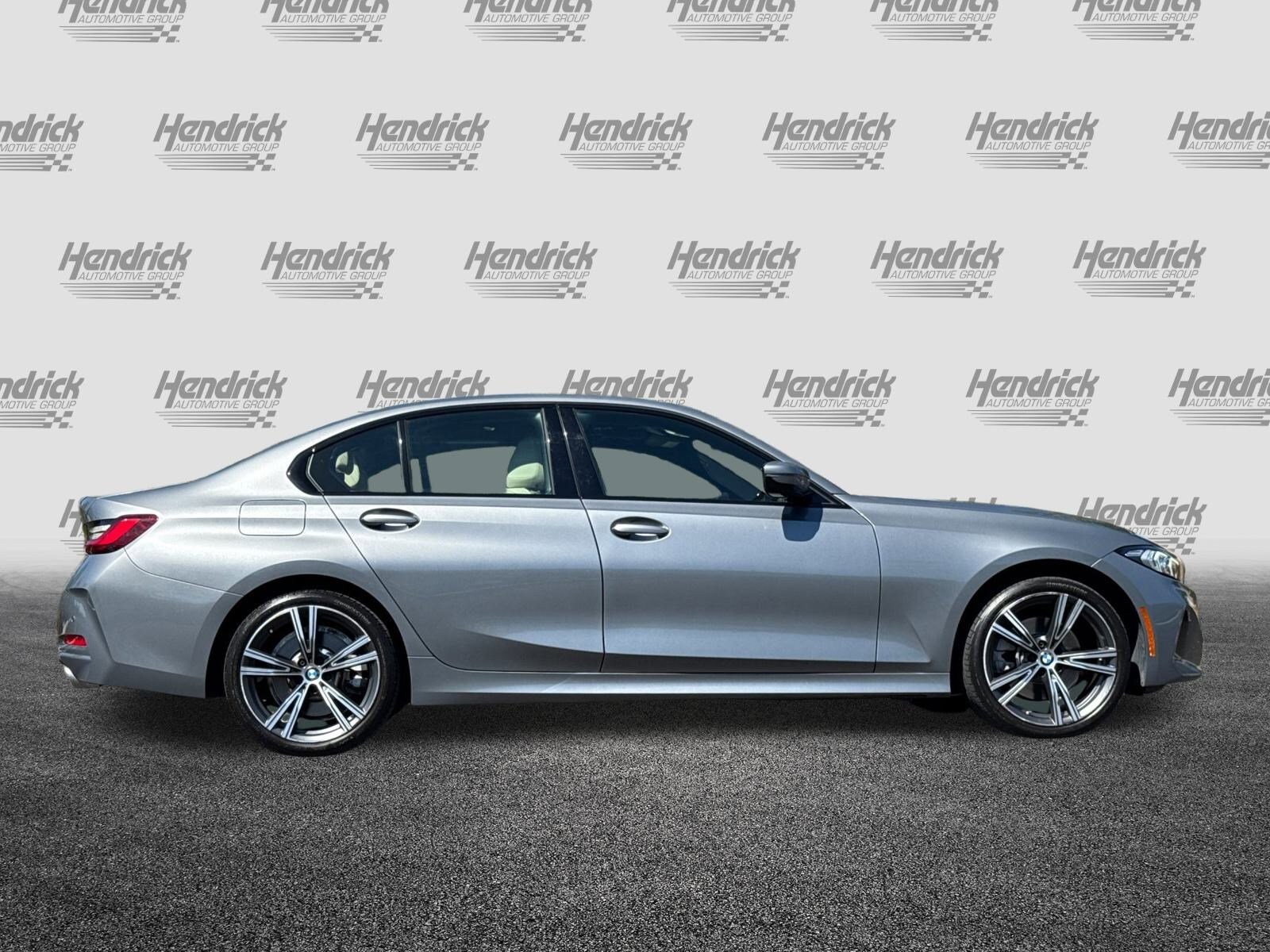 2023 Bmw 330i Sedan photo 2