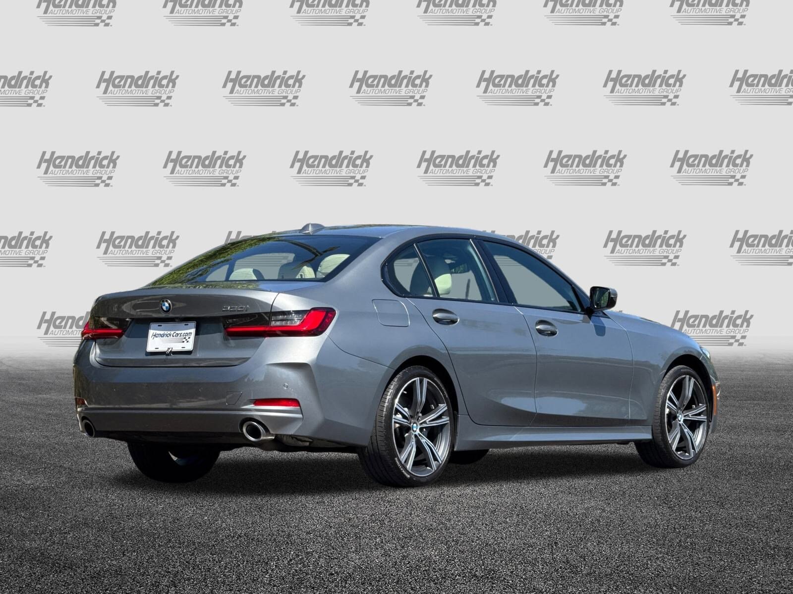 2023 Bmw 330i Sedan photo 3