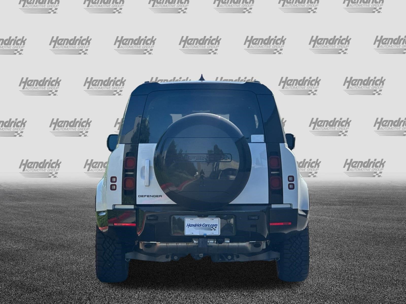 2024 Land Rover Defender 110 X-Dynamic SE photo 5