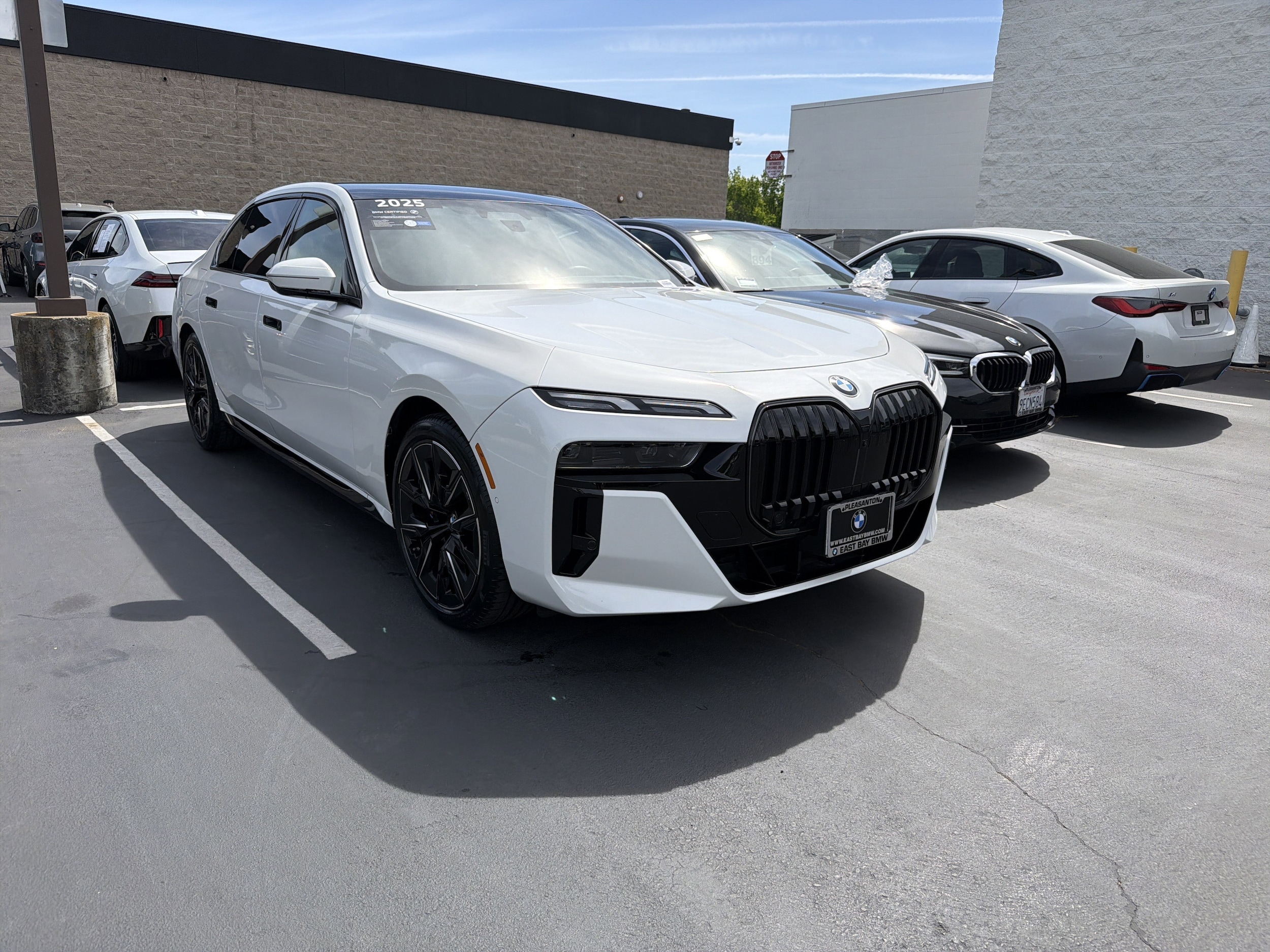 2025 BMW 740i 740i photo 2