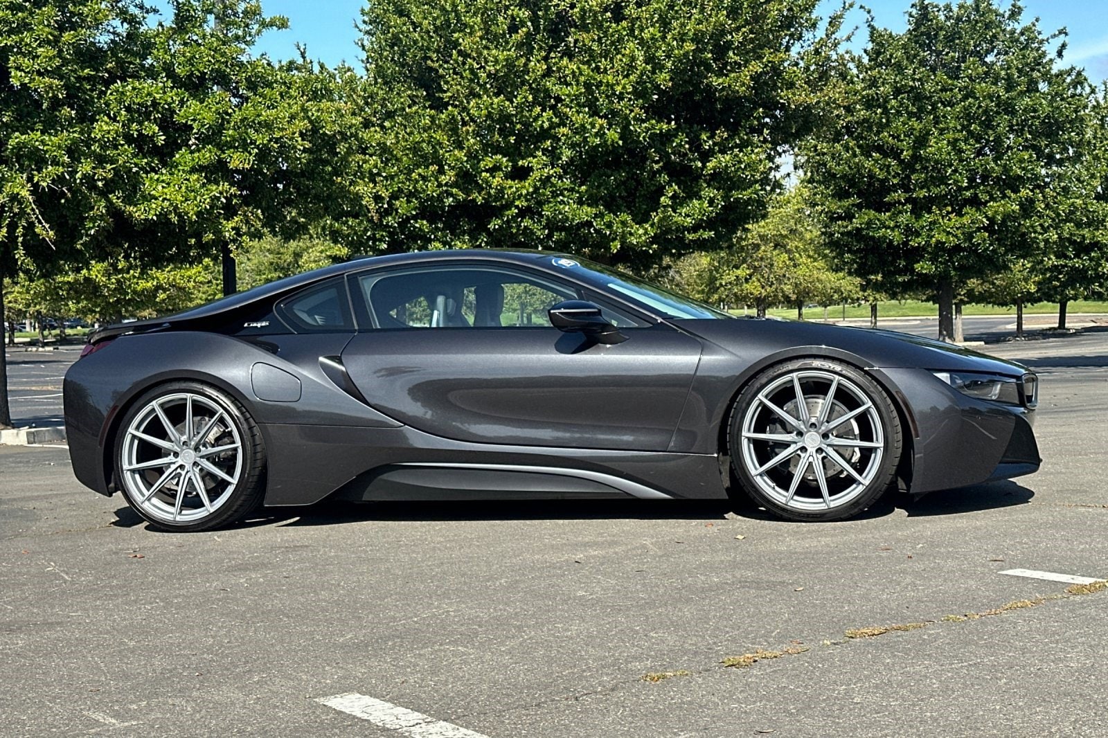 2019 BMW i8 photo 2