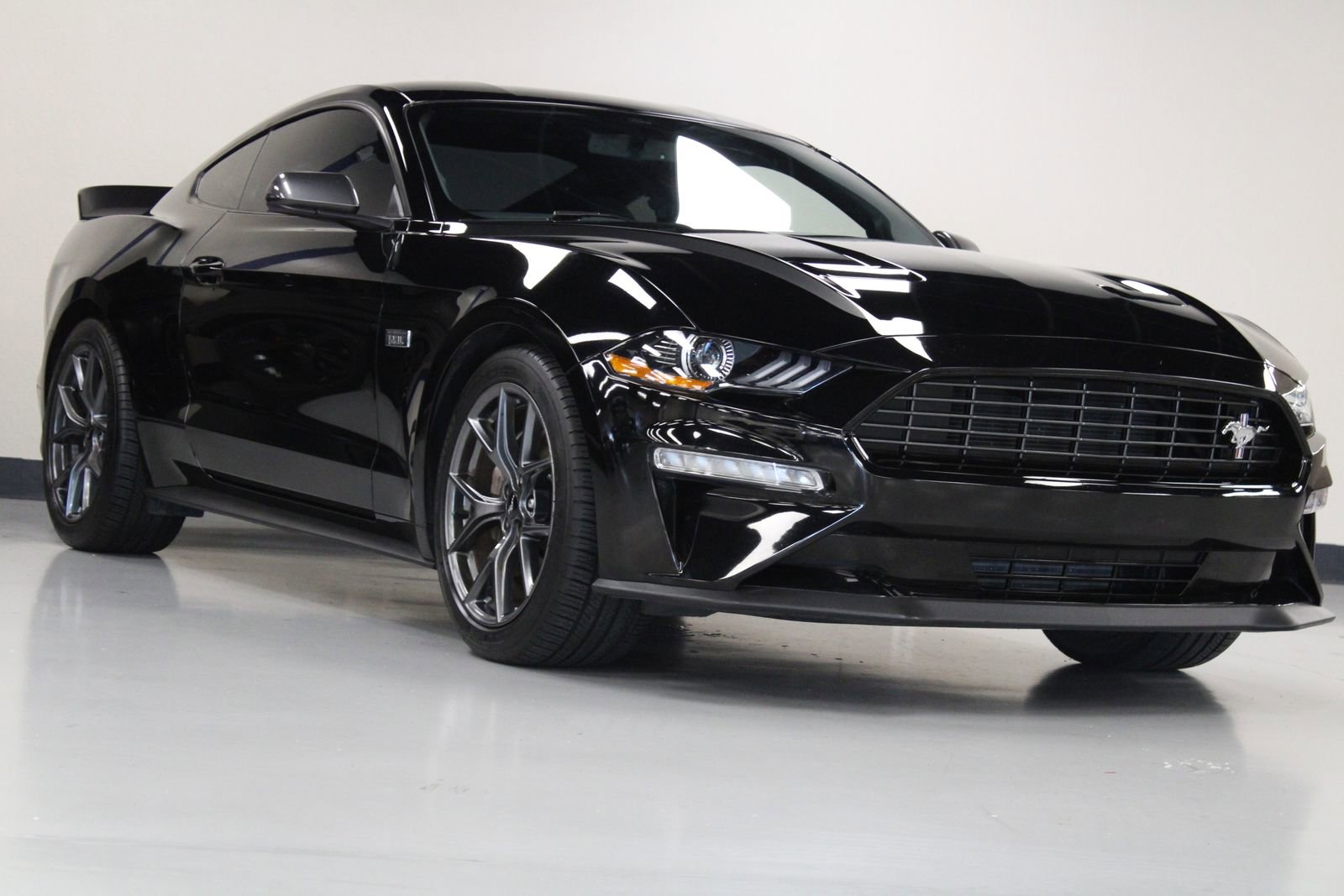 2020 Ford Mustang EcoBoost photo 3