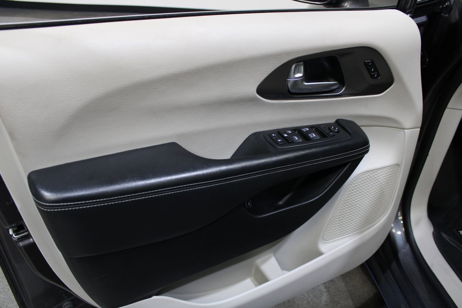2021 Chrysler Pacifica Hybrid Touring L - Photo 27