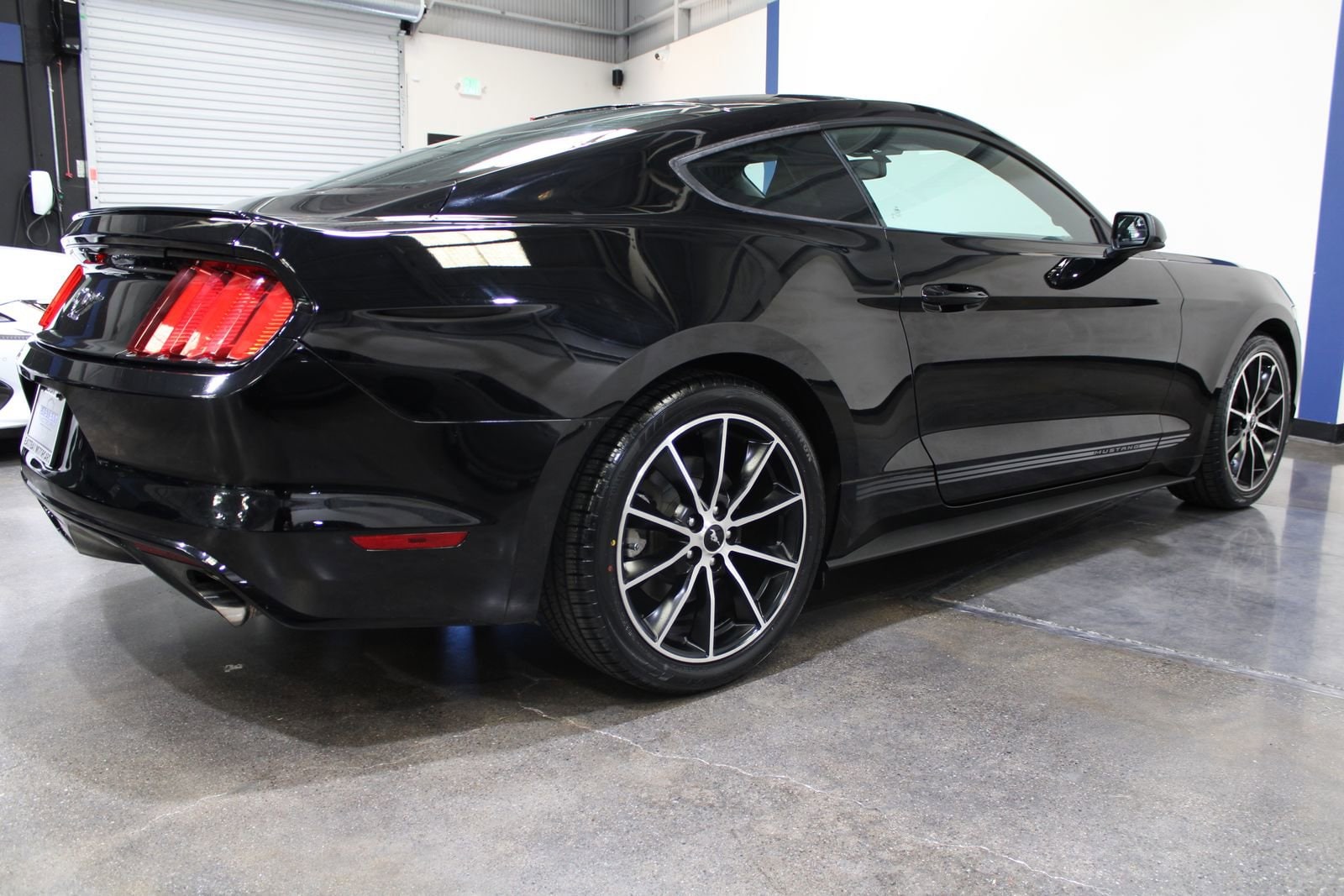 2017 Ford Mustang EcoBoost - Photo 12