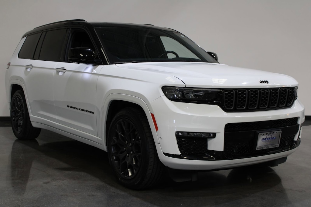 2023 Jeep Grand Cherokee L Summit Reserve photo 3