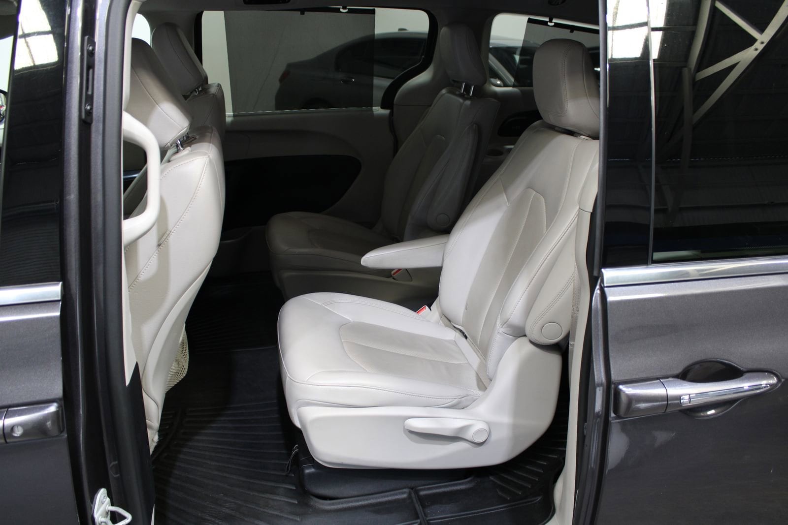 2021 Chrysler Pacifica Hybrid Touring L - Photo 14
