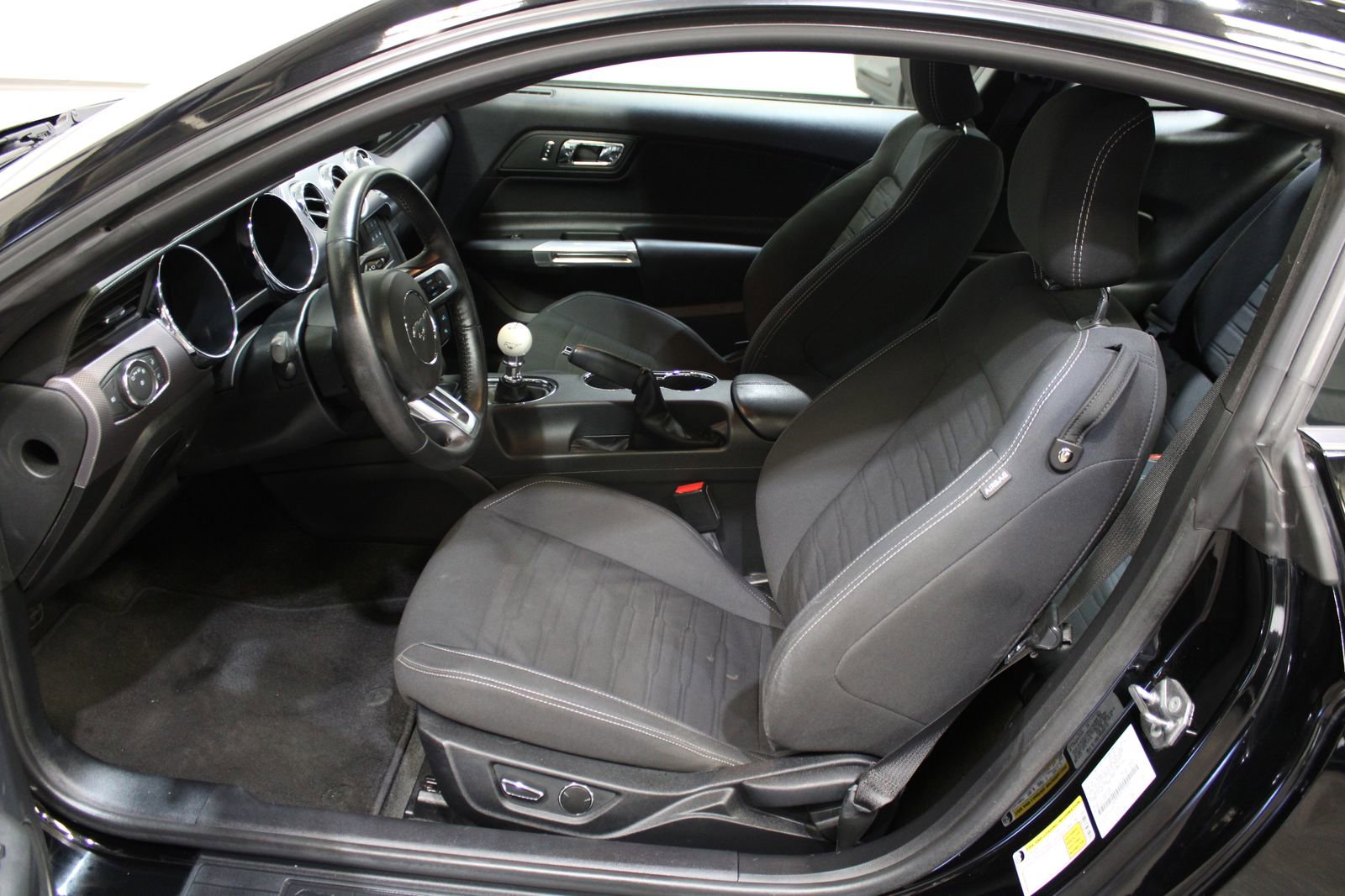 2017 Ford Mustang EcoBoost - Photo 19