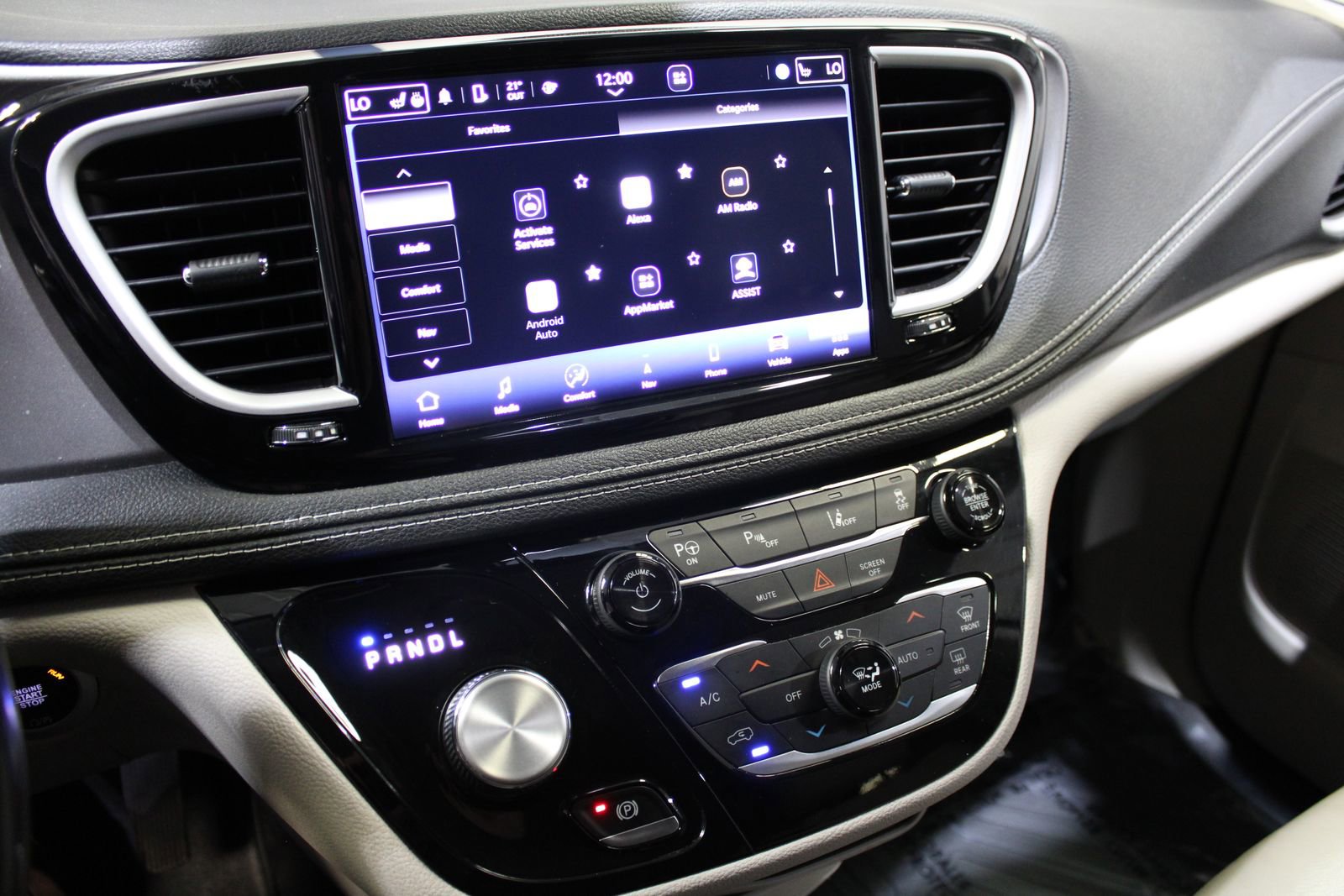 2021 Chrysler Pacifica Hybrid Touring L - Photo 32