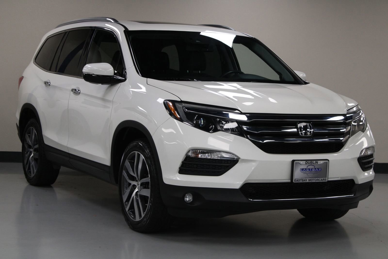 2017 Honda Pilot Elite photo 3