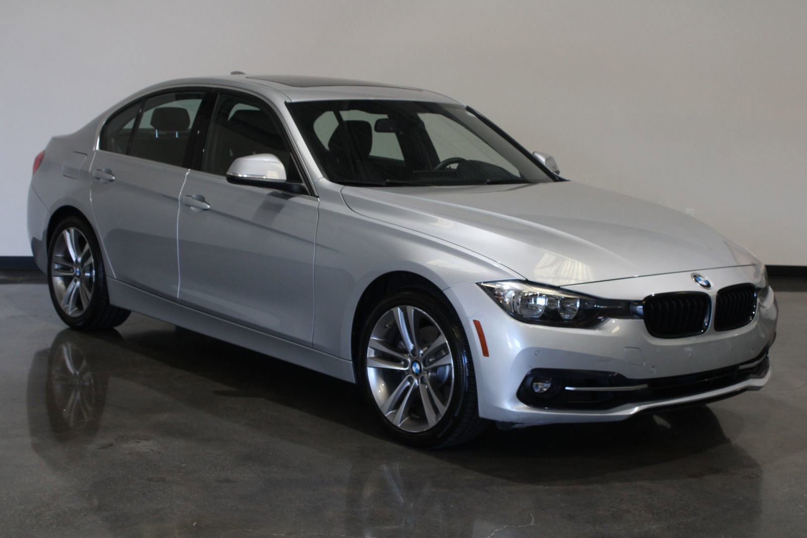 2017 Bmw 330i photo 2