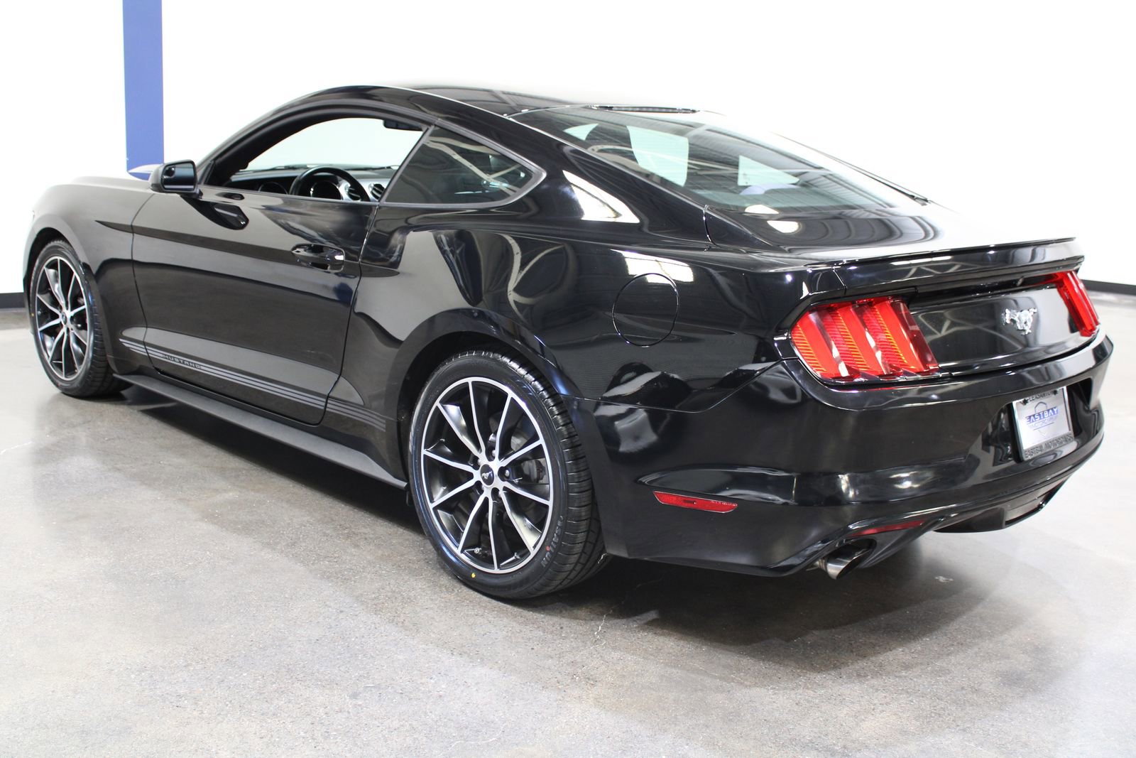 2017 Ford Mustang EcoBoost - Photo 8