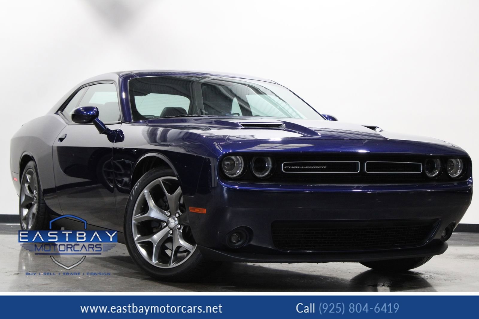 2016 Dodge Challenger SXT's photo