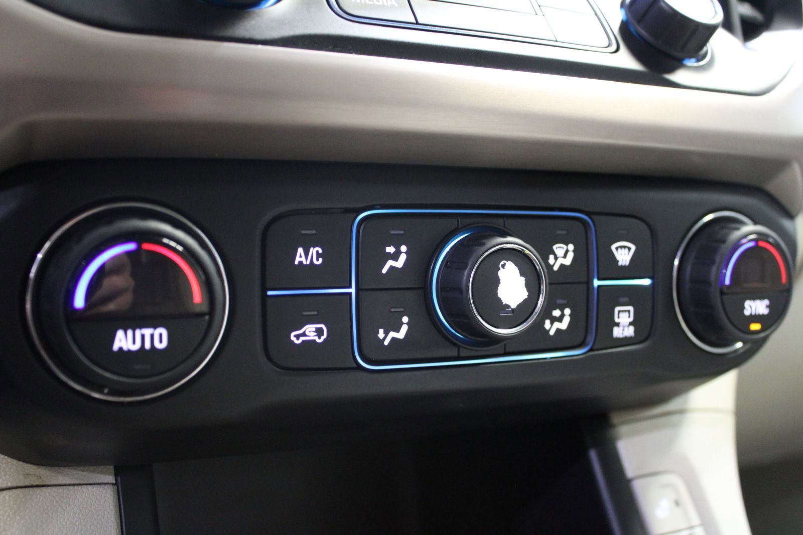 2017 GMC Acadia Denali - Photo 32
