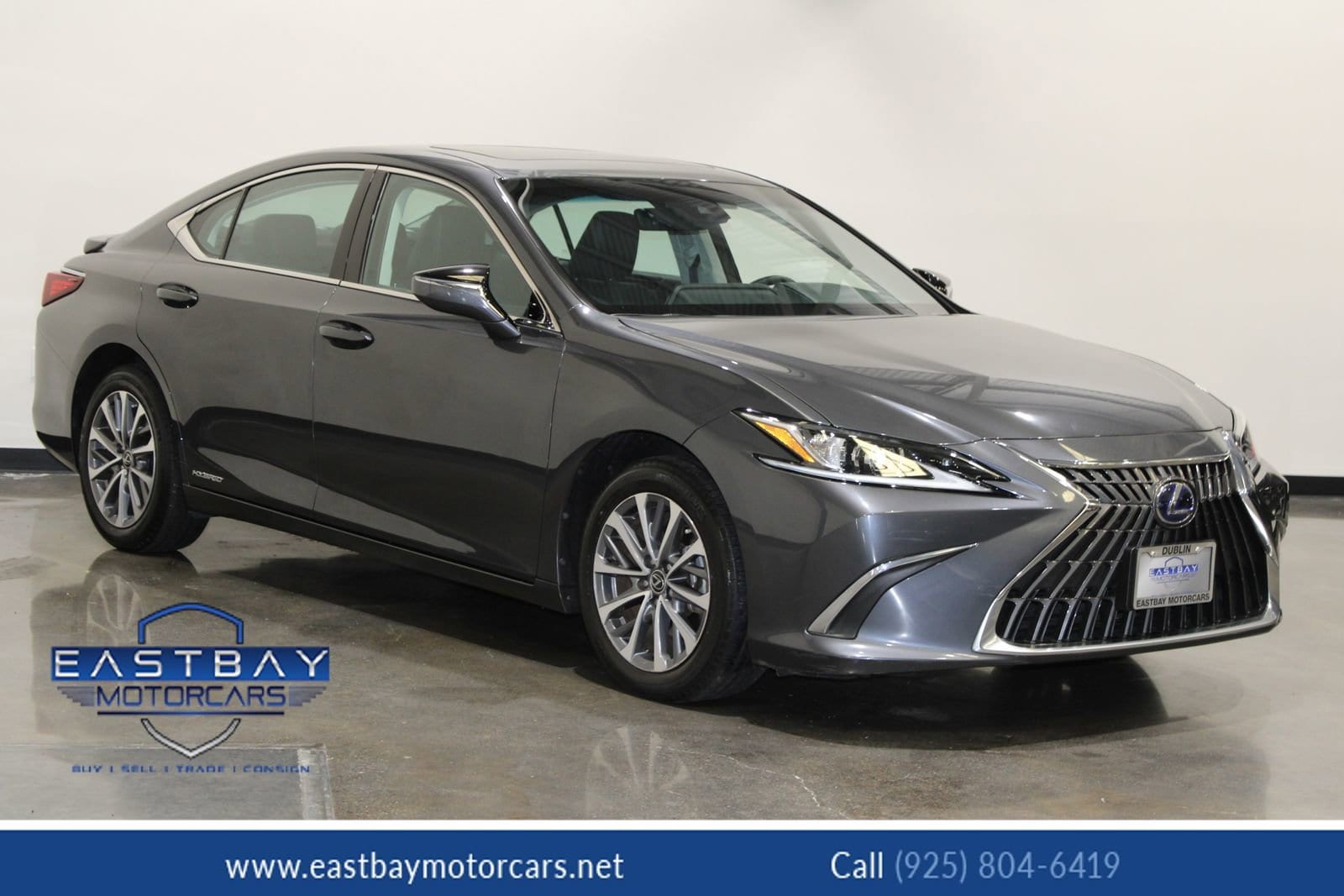 2022 Lexus ES Hybrid 300h's photo