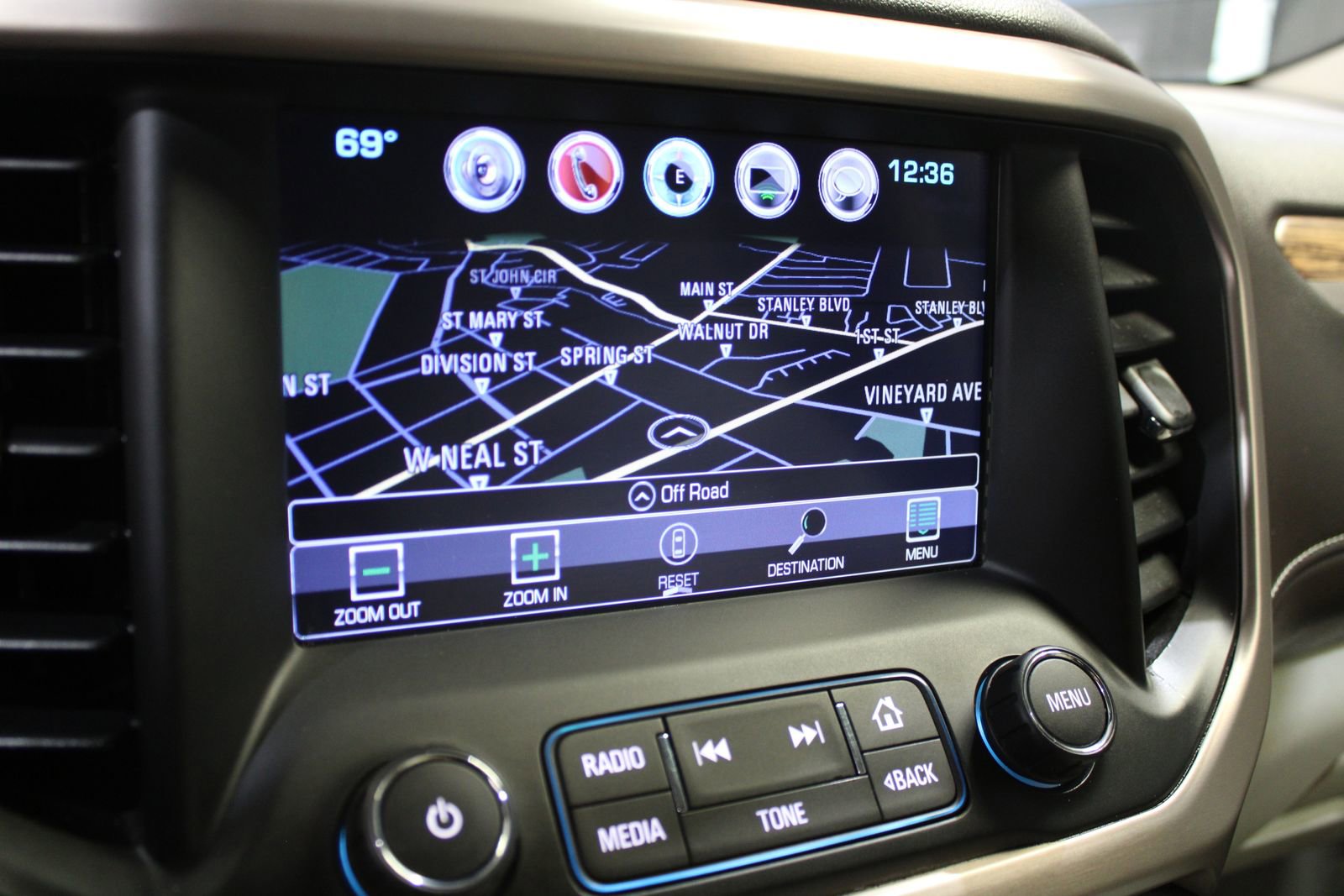 2017 GMC Acadia Denali - Photo 30